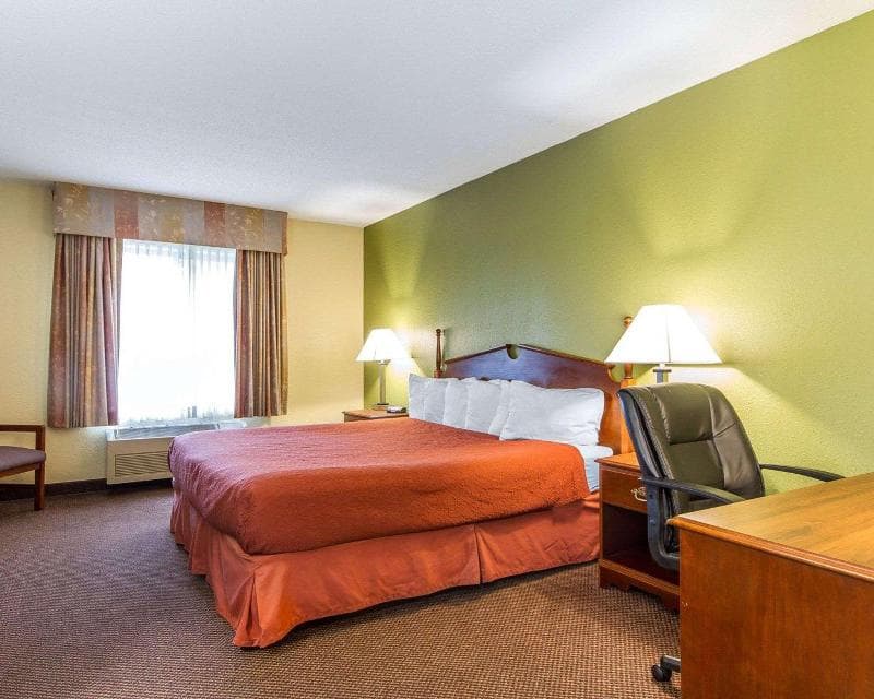 AmericInn by Wyndham Reedsburg 4