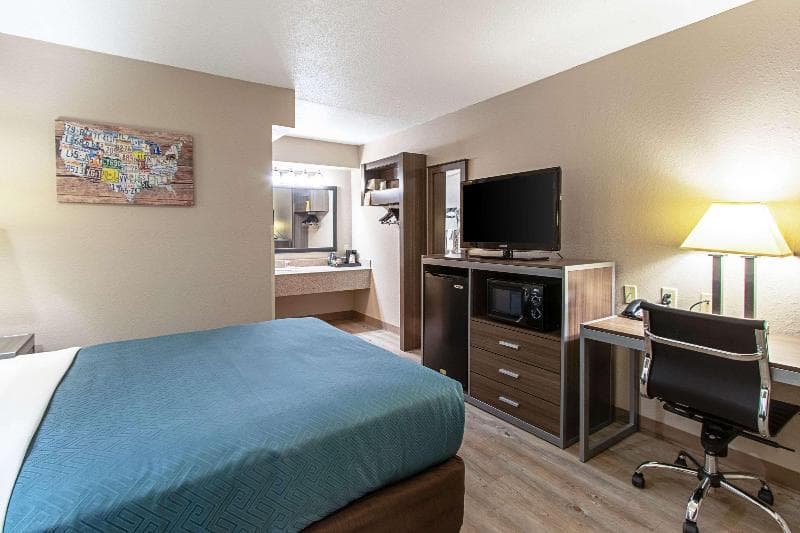 Econo Lodge 4