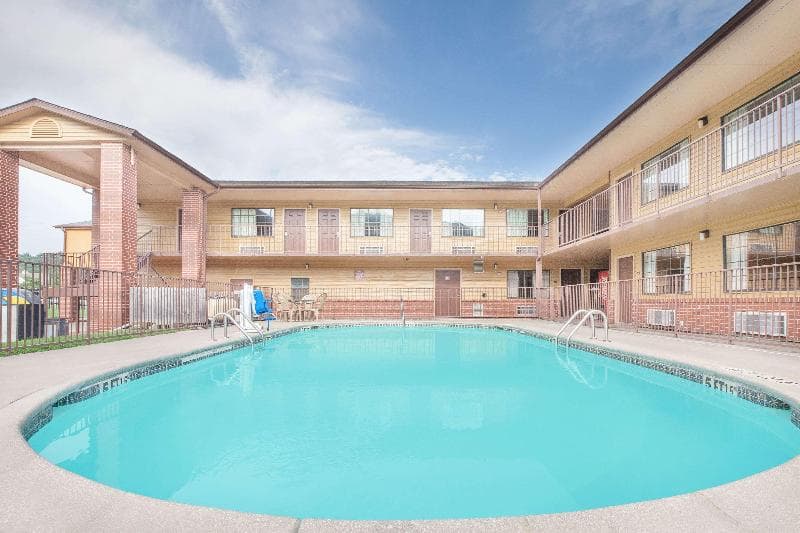 Days Inn by Wyndham Fayetteville 3