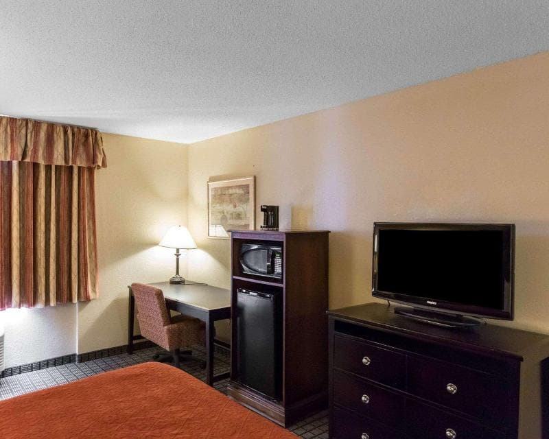AmericInn by Wyndham Cedar Rapids North 3