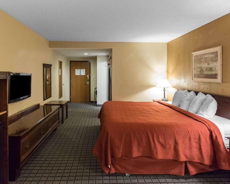 AmericInn by Wyndham Cedar Rapids North 4
