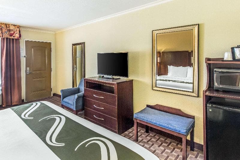 Quality Inn 3