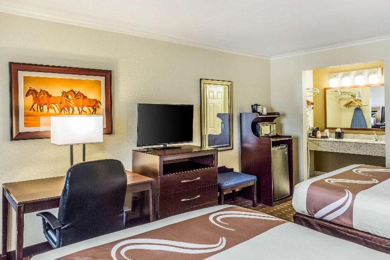Quality Inn 4