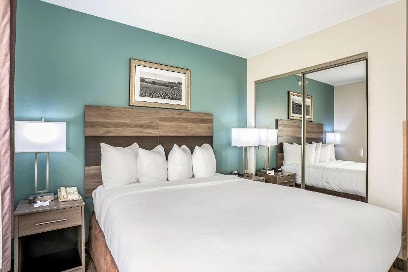 Mainstay Suites Cedar Rapids photo 1