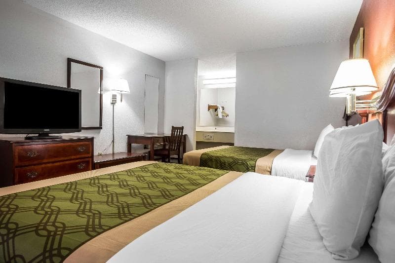 Econo Lodge South 3