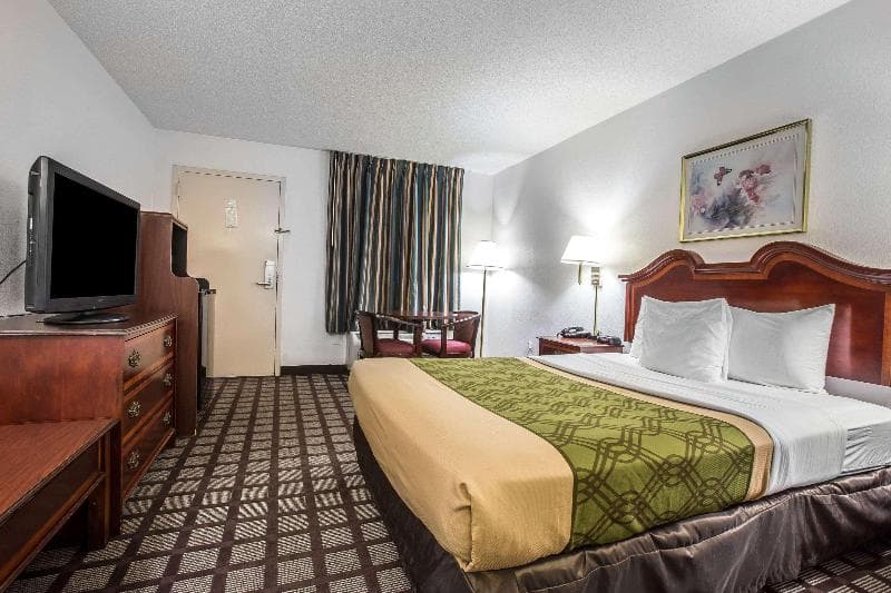 Econo Lodge South 5