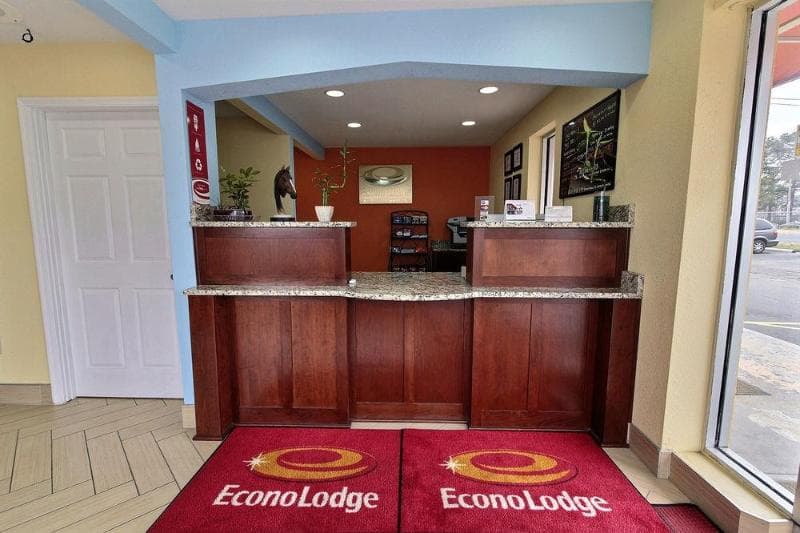 Econo Lodge At Military Circle photo 1