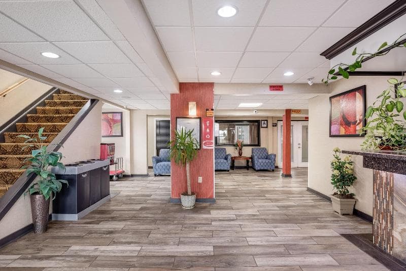 Econo Lodge Milwaukee Airport 5
