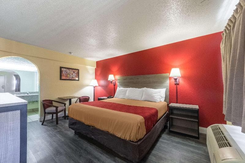 Econo Lodge Marcos 5