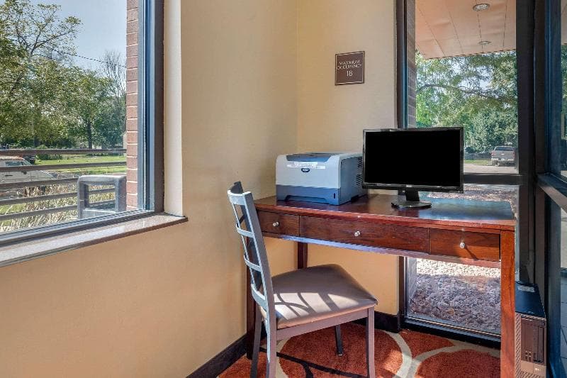 Econo Lodge Inn& Suites Fairgrounds 1