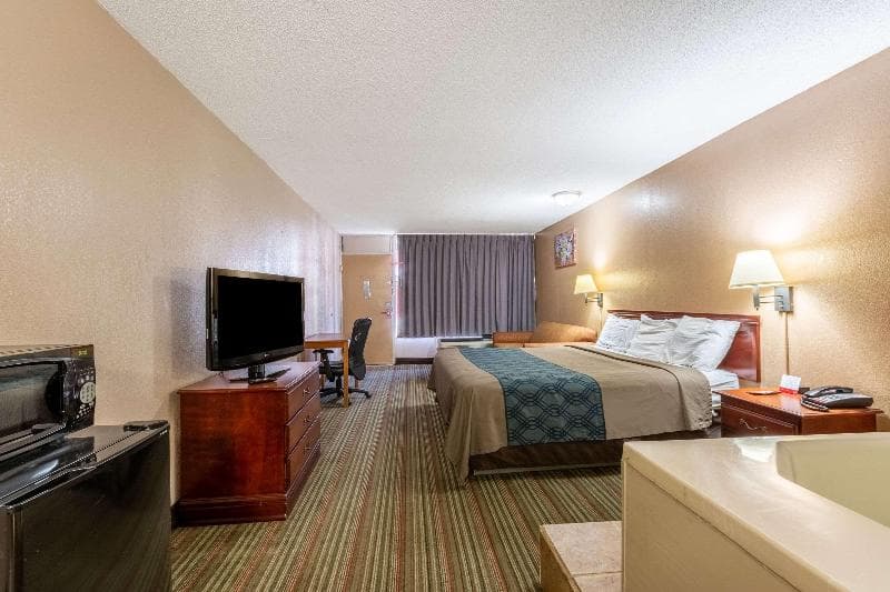 Econo Lodge Inn & Suites Near Bricktown 5