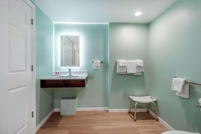 Quality Inn & Suites 4