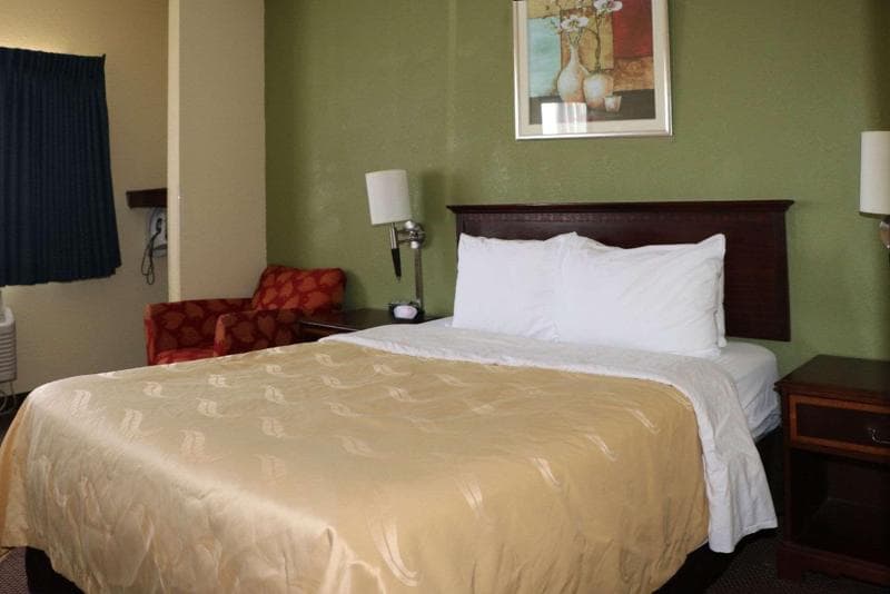 Quality Inn East 3