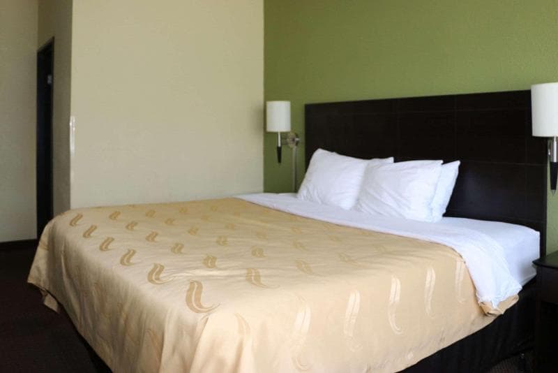 Quality Inn East 4