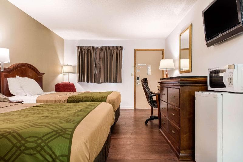 Econo Lodge Airport photo 1