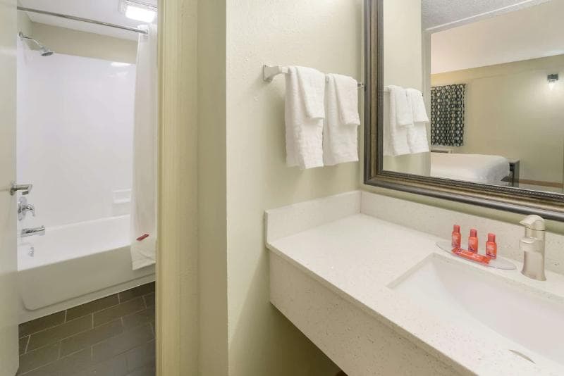 SureStay Hotel by Best Western Columbus Downtown 3