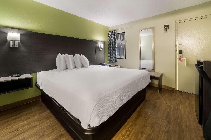 SureStay Hotel by Best Western Columbus Downtown 5