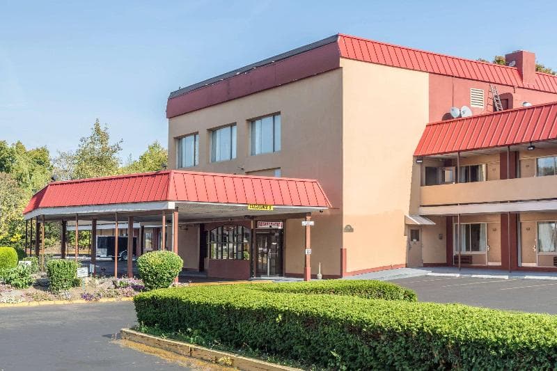 Econo Lodge 5