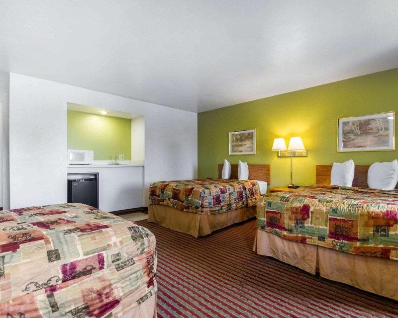 Econo Lodge Madison photo 1