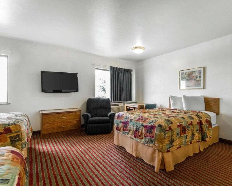 Econo Lodge Madison 3