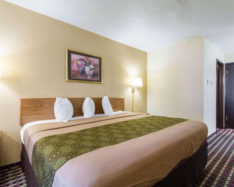 Econo Lodge Madison 5