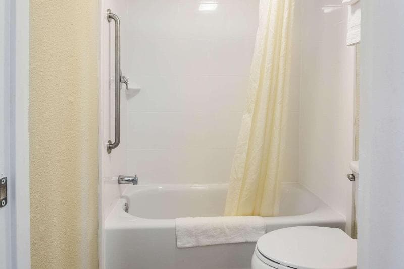 Econo Lodge Freeport 2