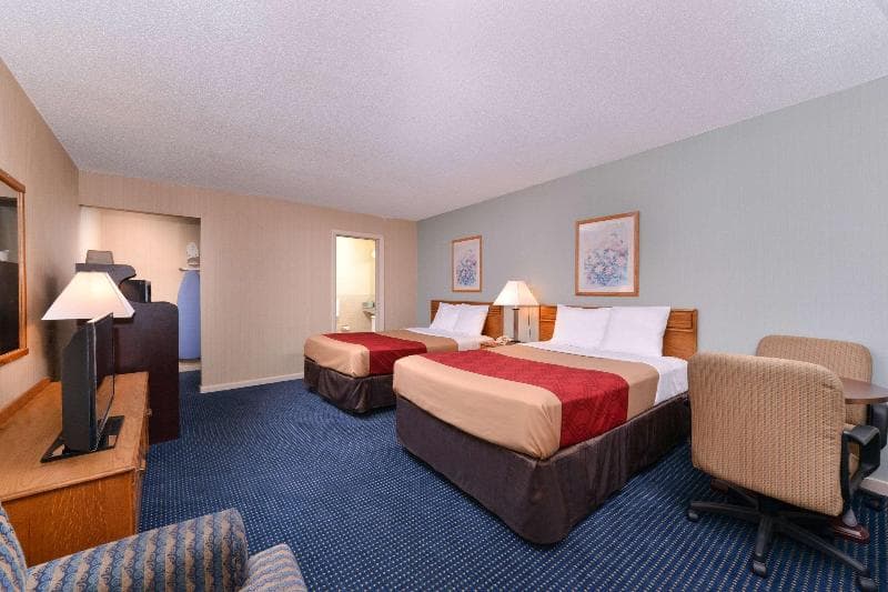 Econo Lodge 3