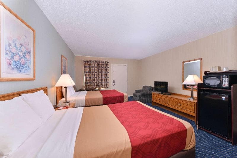 Econo Lodge 4