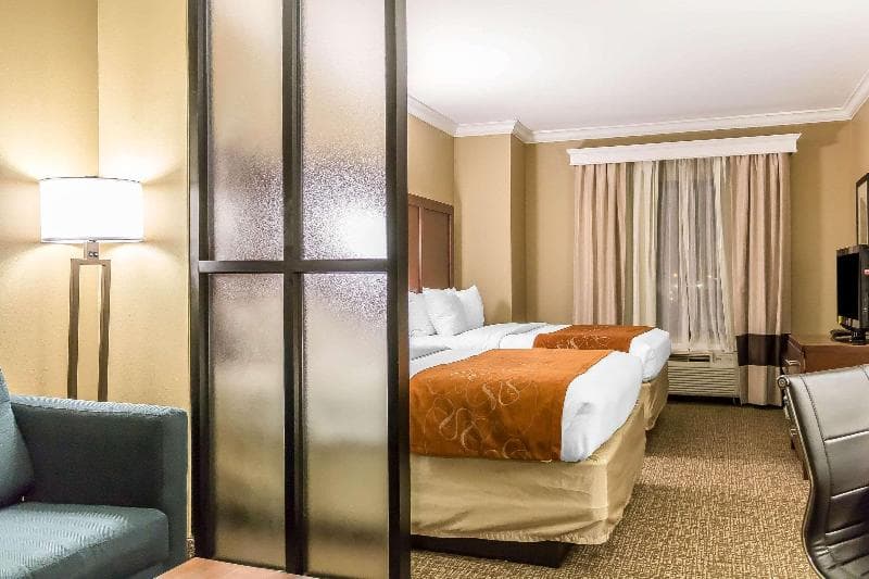 Comfort Suites Savannah North 5