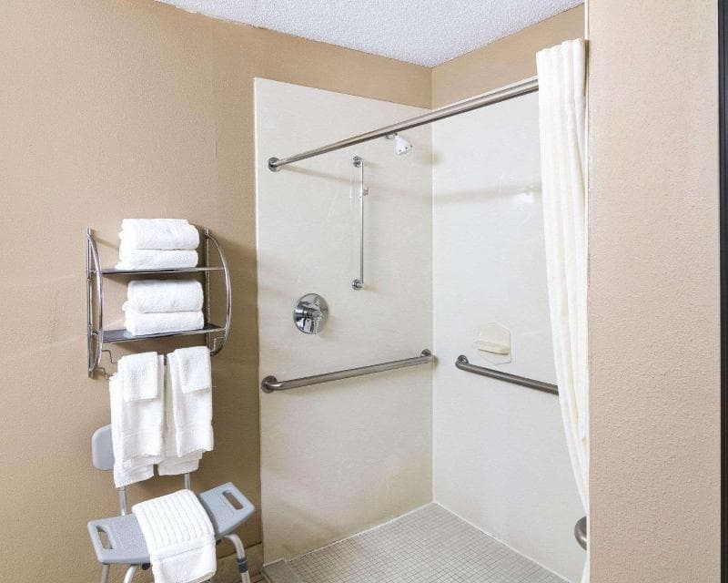 Comfort Suites Las Colinas Center 2