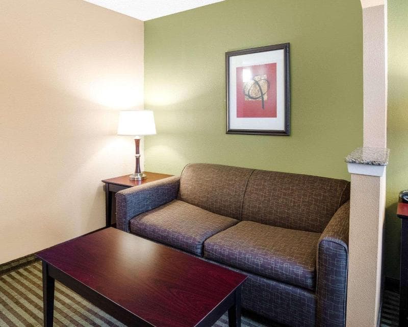 Comfort Suites Las Colinas Center 4