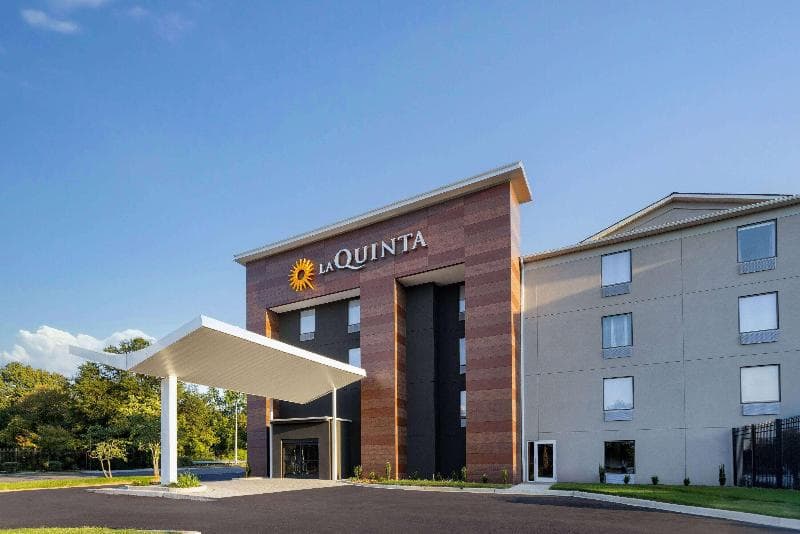 La Quinta Inn & Suites by Wyndham Memphis I-240 2