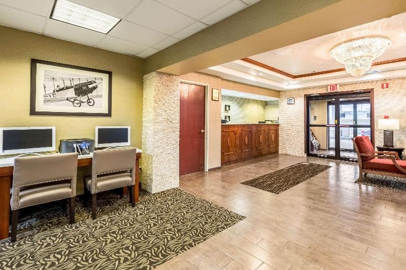 Comfort Inn & Suites Dayton photo 1