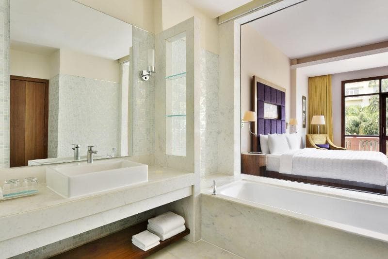 Le Meridien main