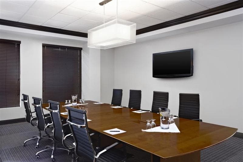 Four Points by Sheraton Hotel & Suites Calgary West 2