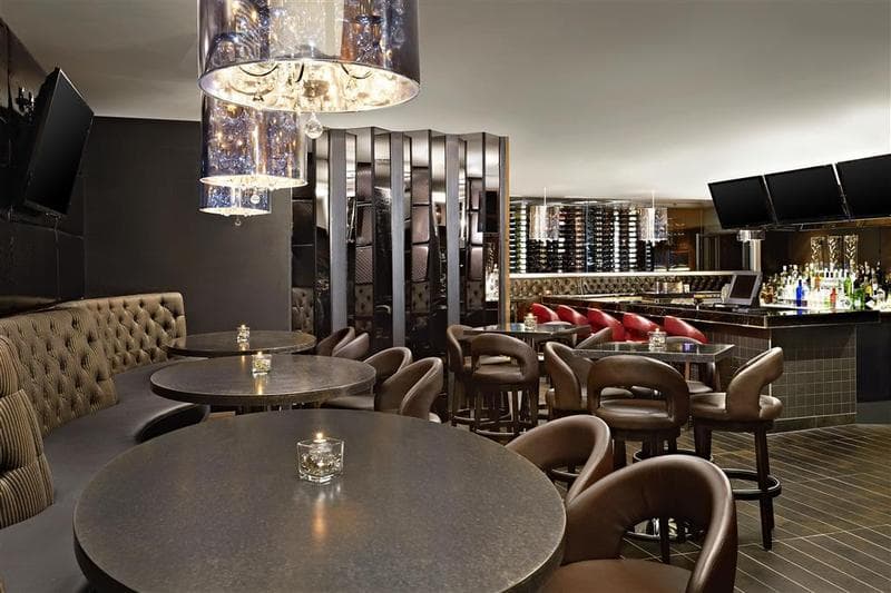 Four Points by Sheraton Hotel & Suites Calgary West 5