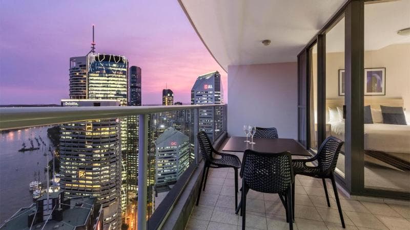 Oaks Brisbane Aurora Suites 4