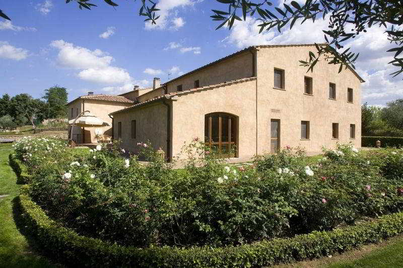 Sovana Hotel Resort main