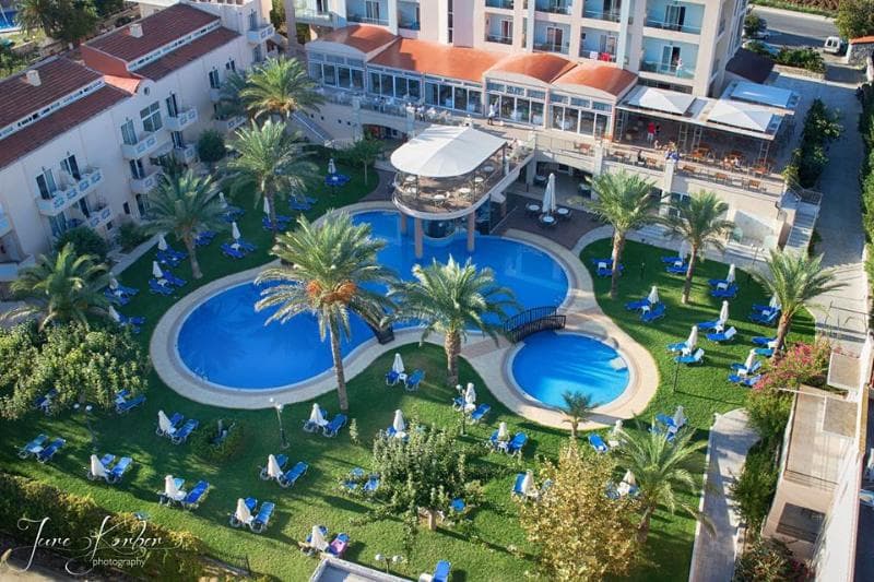 Selini Suites And Waterpark 4