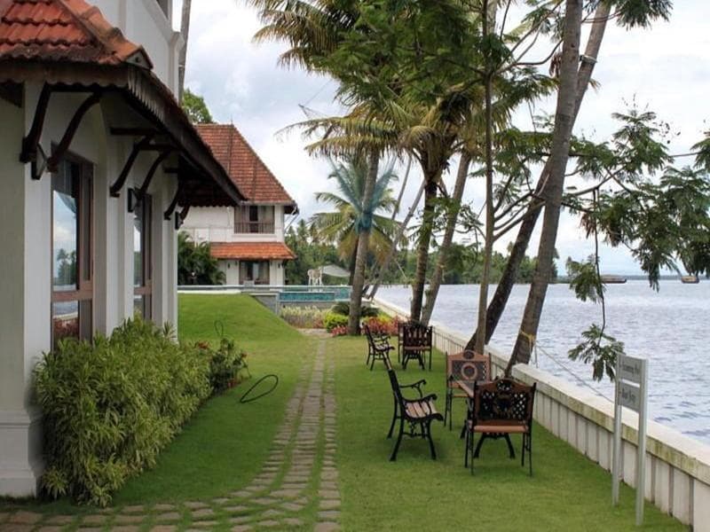 Lemon Tree Vembanad Lake Resort Kerala 2