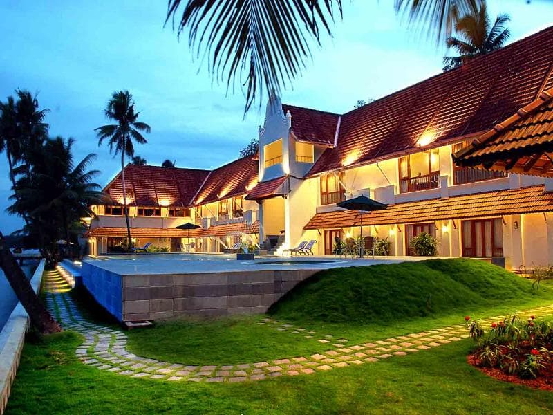 Lemon Tree Vembanad Lake Resort Kerala 4