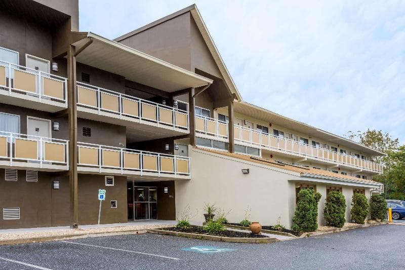 Days Inn by Wyndham Harrisburg North photo 1