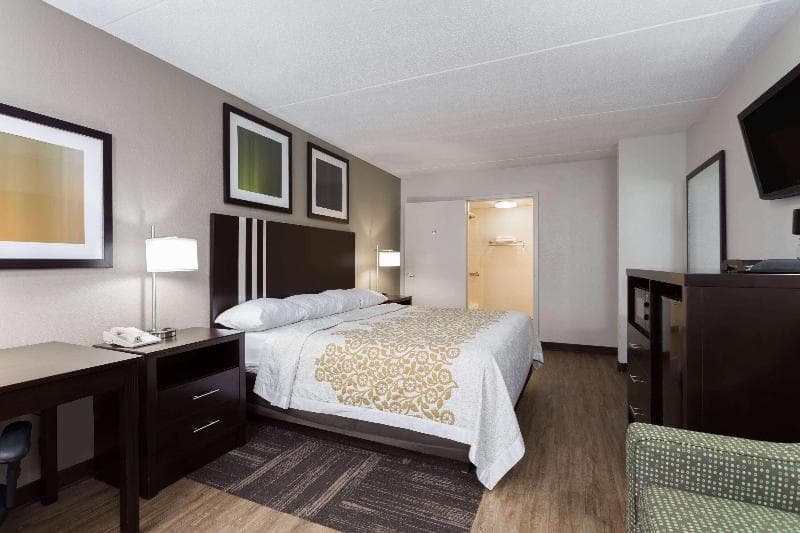 Days Inn by Wyndham Harrisburg North 5