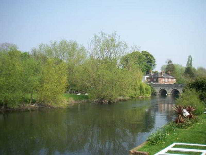 The Legacy Rose And Crown photo 1