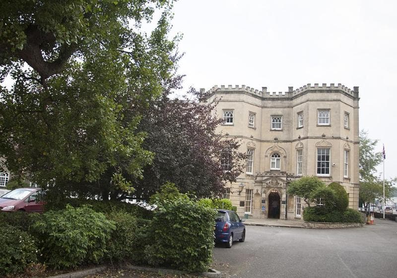 Arnos Manor 4