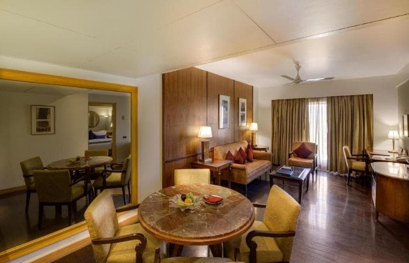 The Pride Plaza Hotel Ahmedabad 5