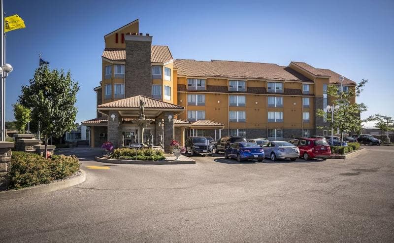 Monte Carlo Inn - Barrie Suites photo 1