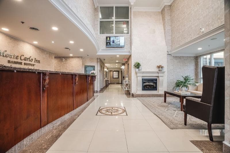 Monte Carlo Inn - Barrie Suites 2