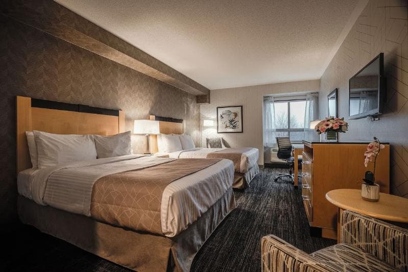 Monte Carlo Inn - Barrie Suites 3