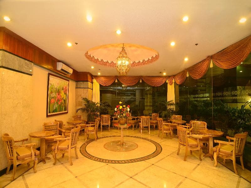Holiday Plaza Hotel 4